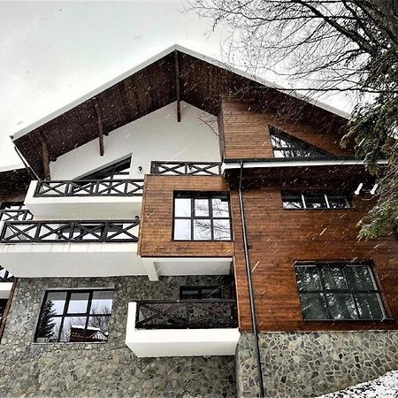 Casa Larisa - Wolves Apartment Sinaia Bagian luar foto