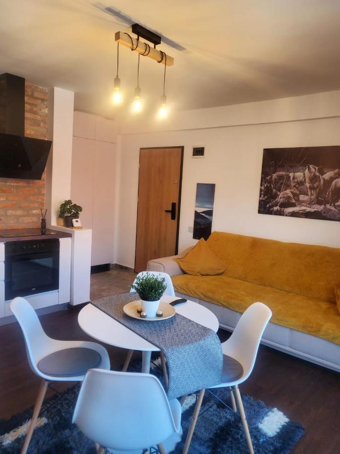 Casa Larisa - Wolves Apartment Sinaia Bagian luar foto